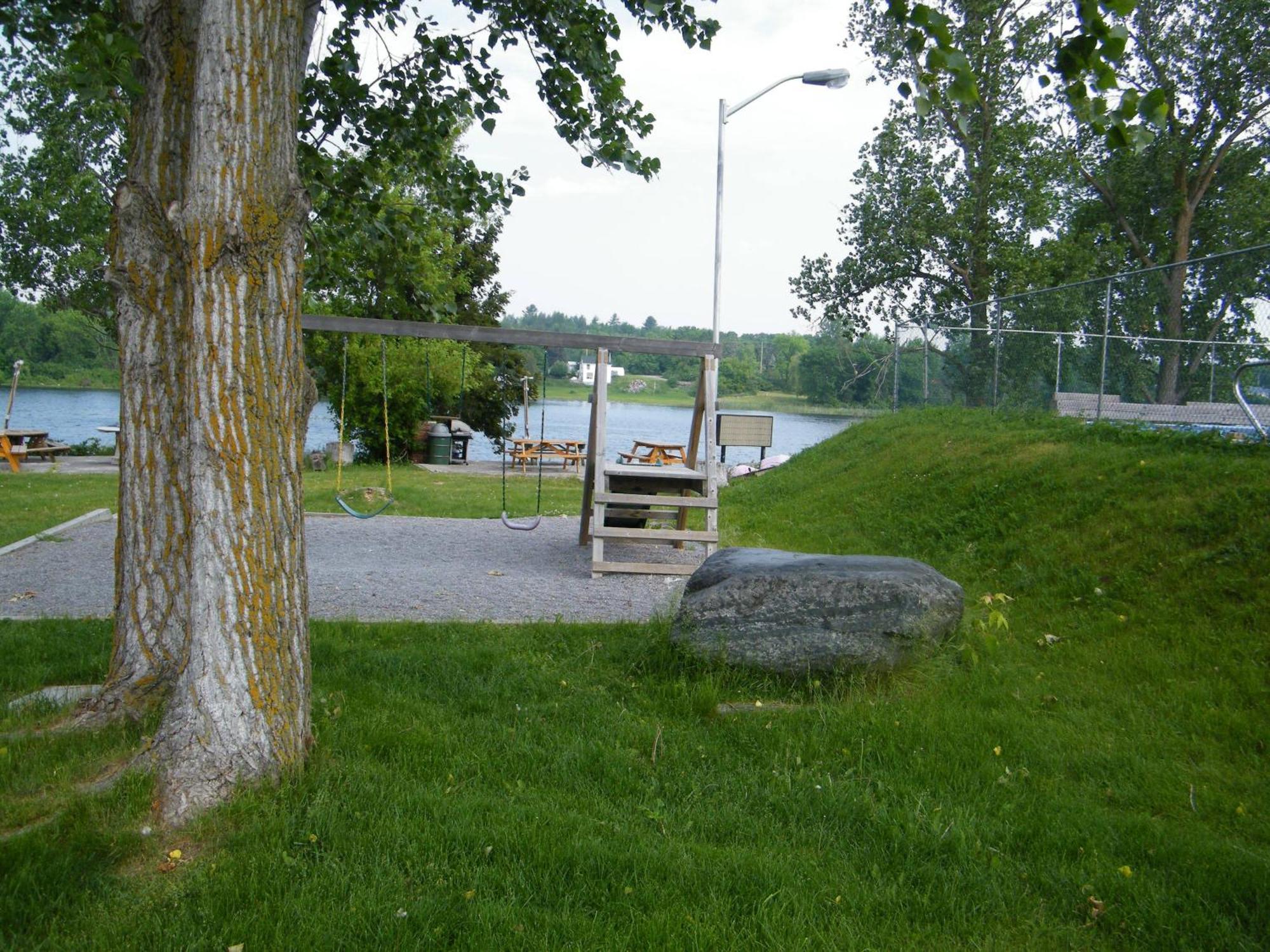 Campbellford River Inn Eksteriør bilde