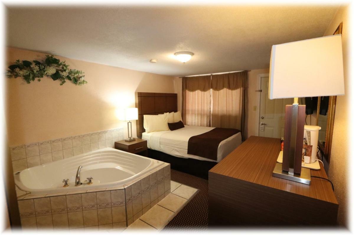 Campbellford River Inn Eksteriør bilde